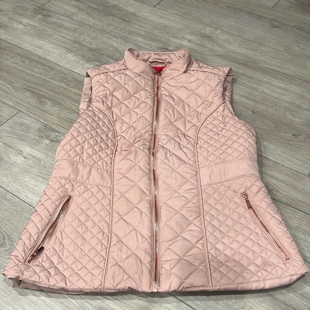 New. Tag fell off guess vest